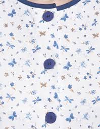 Zoom sur la robe boutonnée devant qui envahit notre dressing tout en apportant une touche de style à la fois décontracté et tendance. Pauline Manon Chemise De Nuit Manches Courtes Ou Longues Alice Site Officiel Fabrication Francaise Et Europeenne