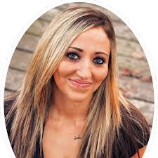 Amanda Huckaby's Instagram, Twitter & Facebook