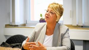 Ingrid remmers is a german politician. Zcozodskzswipm