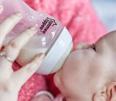 Glass doesn't damage as easily as plastic, so doesn't have tiny scratches that hold onto bacteria and other nasty residues. Are Glass Baby Bottles Better Than Plastic Bottles Tommee Tippee
