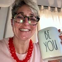 Lisa Ingle's Instagram, Twitter & Facebook