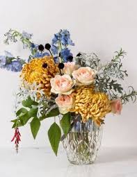 Mix And Match Colors To Make A Unique Arrangement Flower Arrangements Fall Bouquets Floral Arrangements