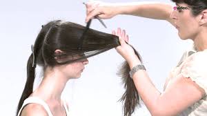 Aber lange haare können schnell von dauerwellen, glätteisen, lockenstäben und einer reihe anderen produkten geschädigt werden. Haarschnitt Fur Sehr Langes Gestuftes Haar Longlayered Christine Wegscheider Youtube