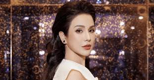 Vẻ ngoài xinh đẹp, sang chảnh của mỹ nhân tuổi Tỵ