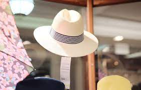 The stores were small and i didn't have any problems with this as i found it easier to keep an eye out for thieves and such. Cancer Council Shop Regent Arcade