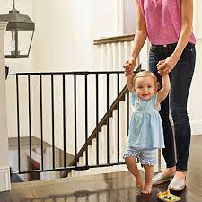 Amazon Com Munchkin Push To Close Baby Gate Hardware Mounted Safety Gate For Stairs Hallways And Doors Extends 28 5 To 45 Wide Metal Dark Grey Baby