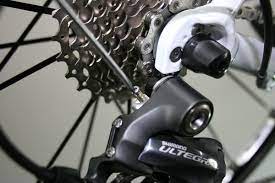 Le dérailleur acquis est cependant un sora 9v à chape moyenne qui remplit tous les critères pour un tel montage. Reglage Et Ajustement Derailleur Arriere De Velo