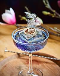 Here S The Recipe Of This Beautiful Purple Cocktail 3 Cl Gin 2 Cl Vermouth 1 5 Cl Violet Liqueur 2 Dashes Olive Bitters Absinthe Rinse Cocteles
