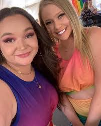 Lizzie Lewis's Instagram, Twitter & Facebook