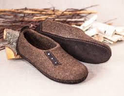 handmade men wool house slippers with leather soles are big size christmas gift for him eco foot filzschuhe herrenschuhe hausschuhe