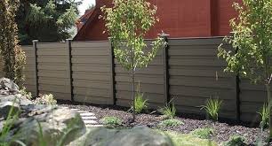 While some wooden fences use an offset post design to give partial visibility, others utilize contiguous boards and tall heights to maximize privacy and increase security. Horizontal Fence Designs Ideas Descriptions Includes Trex Horizons