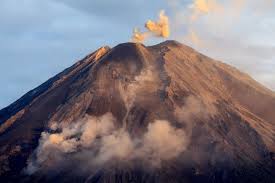 Gambar gunung gambar foto wayang kulit jawa bali. Potret Tiga Bentuk Gunung Api Di Dunia