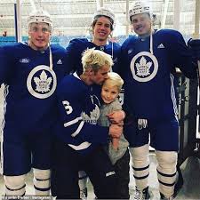 Emily ruttledge was certainly not able to live in switzerland for auston's stint there. Justin And Jaxon Bieber Play Ice Hockey With Nhl S Mitch Marner Tyson Barrie And Auston Matthews Daily Mail Online