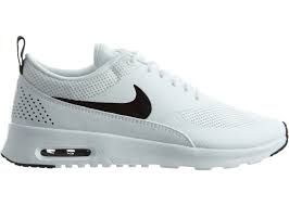 Groß, klobig, oft bunt, auffällig und vor allem eines: Nike Air Max Thea White Black W 599409 103
