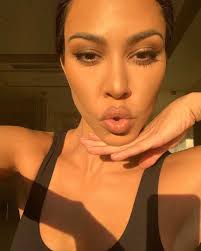 I'm a motherfuckin' train wreck