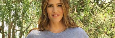 Jennifer Garner giving free screening of new movie in Charleston