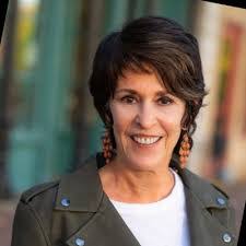 Mariah Troje's Instagram, Twitter & Facebook