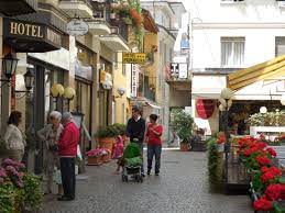Lake maggiore has a maximum depth of 372 m. Shopping On A Sunny Afternoon In Downtown Stresa June 2014 Stella Lucente Llc Www Learntravelitalian Com Cities In Italy Piedmont Region Sunny Afternoon