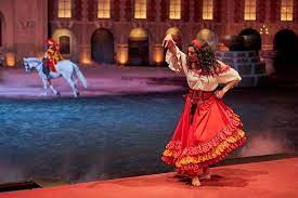 Spectacle de cape et d'épée où l'on peut. Plongez Dans L Action Avec Les Mousquetaires De Richelieu Au Puy Du Fou Hotel Aloe