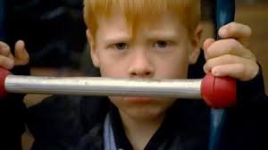 Vara vänner: Elliot är ny i klassen