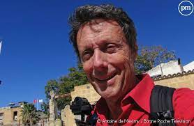 Antoine de maximy est un visage bien connu de la télévision notamment grâce à son émission j'irai dormir chez vous diffusée sur france 5. J Irai Dormir Chez Vous Antoine De Maximy Revient Le 20 Juin Sur France 5 Puremedias