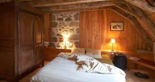 Venez vous ressourcer en pleine nature dans les volcans d'auvergne, venez écouter le bruit du silence. La Roussiere Chambres D Hotes Saint Clement Cantal Auvergne Chambre D Hote Maison D Hotes Auvergne