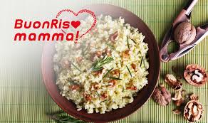 Il risotto con pere e noci è un primo piatto autunnale realizzato con un condimento saporito e originale a base di cubetti di pera e noci tritate. Risotto Gorgonzola Pere E Noci Il Buon Riso