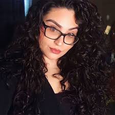 Vinegar has a strong smell, but it will go away after you shampoo your hair. How Amanda Gets Her Type 2c Wavy Hair To Look Like This Naturallycurly Com