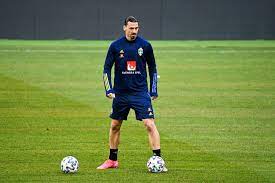Wie viel verdient zlatan ibrahimovic? Zlatan Ibrahimovic Saw World Cup Dreams Ended By Cristiano Ronaldo Now He Is Back For Sweden And Will Battle Robert Lewandowski At Euro 2020 While He Could Haunt England Again