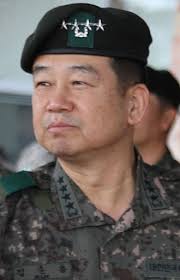 파일:Army (ROKA) General Kim Woon-young 육군대장 김운용 (Lt. Gen. Gary Volesky, I  Corps commanding general, greets Gen. Woon-Young Kim, Third Republic of  Korea Army commanding general after a ceremony).jpg