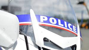 Un Pere Menace De Tuer Son Fils De Six Ans Avec Deux Couteaux De Cuisine A Besancon
