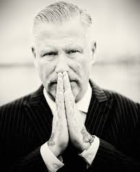 Corton speelde en zong voor diverse bandjes, waaronder het inmiddels opgeheven eric corton trio en tacker. Eric Corton Gregor Servais Portretfotograaf