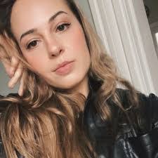 Elizabeth Salo's Instagram, Twitter & Facebook