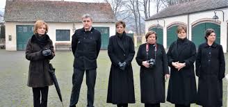 În anul 1997, prin abrogarea. Toate Fetele Regelui Mihai ImpreunÄƒ La SÄƒvarÈ™in Majestatea Sa Margareta La Primul CrÄƒciun In Calitate De È™ef Al Casei Regale A Romaniei Foto Video Banat24