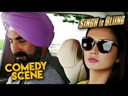 Akshay Kumar and his friends meet Amy at the airport