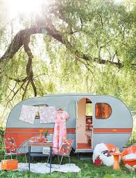 Vintage Camper Love The Colors Mit Bildern Vintage Camper Camping Italien Meer Retro Wohnwagen