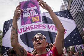 Rede de proteção a mulheres ainda é incompleta e desigual no país; entenda em gráficos