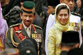She is the second child of hakim mazhar mohd johar and fauziah abdullah mansoor. Sosok Azrinaz Mazhar Hakim Istri Ketiga Sultan Brunei Yang Diceraikan Dengan Pesangon Sebuah Perusahaan Telekomunikasi