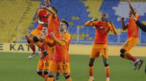 Hafta karşılaşması fenerbahçe, kadıköy'de ezeli rakibi galatasaray'ı ağırlayacak. Galatasaray Kadikoy De Fenerbahce Yi 1 0 Yenerek Ligde Liderlige Yukseldi Bbc News Turkce