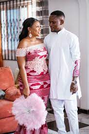 Issa Kente Rush At Loretta Josh S Traditional Wedding In Ghana African Bride Couples African Outfits Ghana Traditional Wedding