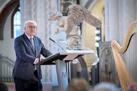 Viele von seinen mitstreitern bekleiden heute hohe ämter. Www Bundespraesident De Der Bundesprasident Reden Festveranstaltung 30 Jahre Deutsche Gesellschaft E V