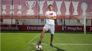 ويواجه الفريق الأندلسي نظيره الإيطالي، في دورالـ 16 من الدوري الأوروبي. Ø§Ø´Ø¨ÙŠÙ„ÙŠØ© ÙŠØ·Ù„Ù‚ Ø§Ø³Ù… Ø®ÙŠØ³ÙˆØ³ Ù†Ø§ÙØ§Ø³ Ø¹Ù„Ù‰ Ù…Ù„Ø¹Ø¨ ØªØ¯Ø±ÙŠØ¨Ø§ØªÙ‡