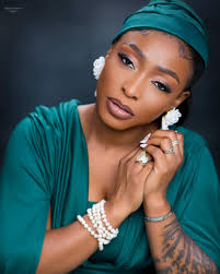 Ma belle fana en plein kiff 💃🏾🥰💗🔥 New jam feat @omawonder 🔥 #Diyo  #Change 🔥 Disponible partout: YouTube https://youtu.be/a1e1qED0G1Q  Plateformes https://sonymusicciv.lnk.to/sessime_diyo . Téléchargez  l'application #triller, faites de jolies ...