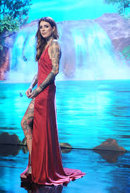 Candelaria tinelli, en la apertura, con un vestido rojo. Candelaria Tinelli Canto En La Apertura Showmatch