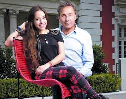 Evaluna montaner started her first musical debut when she appeared in the music video of ricardo montaner, her father. Eva Luna Montaner Un Talento Heredado G12 Radio