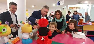 Todos aquellos juegos con los que crecimos, podrían ser el pasatiempo perfecto para jugar con niños. El 82 Por Ciento De Los Ninos Menores De 12 Anos En Espana Juega Al Aire Libre Menos Ti