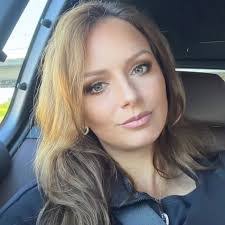 Deborah Danz's Instagram, Twitter & Facebook