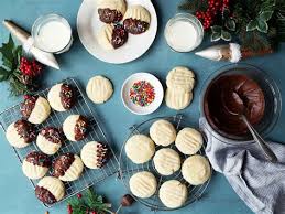 Place 1 1/2 apart on a cookie sheet and flatten slightly with a floured fork. Shortbread Recipe On Cornstarch Box Canada Cornstarch Shortbread Recipe Shortbread Cookies With Only 3 Ingredients Our Easy Butter Shortbread Recipe Is A Marvel Upojixocive