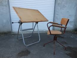 Table d'architecte en teck 1928 et autres bureaux à découvrir chez pib, spécialiste du meuble, luminaire et déco style vintage. Table A Dessin D Architecte Heliolithe Vintage Les Vieilles Choses
