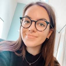 Alex Straw's Instagram, Twitter & Facebook